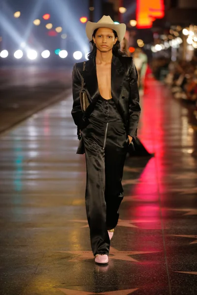 Look 10